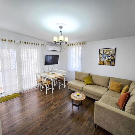 Lake Park 2Br Apartment 티라나 외부 사진
